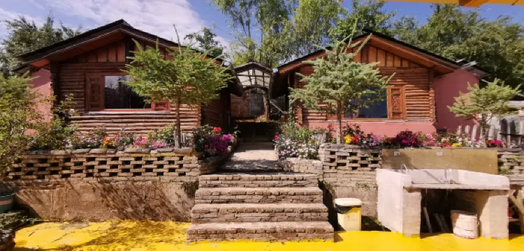 Shangri-La Wangshan Xiaoyuan Inn (Dukezong Ancient City Shop)