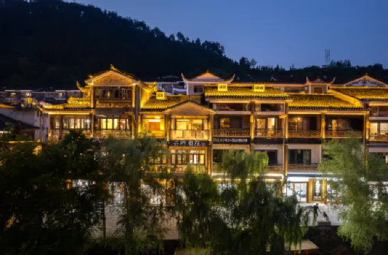 Fenghuang Yunqiao Free River View Boutique Homestay (Fenghuang Ancient City Yunqiao Branch) Hotels in 