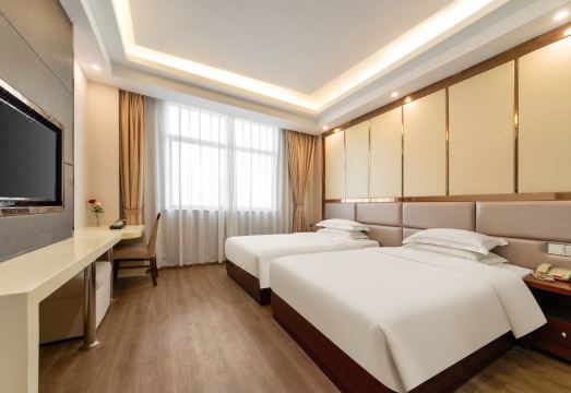 루팅 가든 호텔의 깨끗한 침구와 객실 인테리어