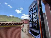 Wangmu Guesthouse (Qiangbaolin Temple Branch) in Changdu - Mountain view