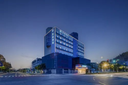 HanTing Hotel (Zhenjiang Dagang New District Xingfu Plaza)