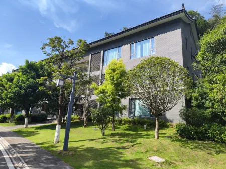 Hidden Waves Hot Spring Boutique Inn Отели в г. Лианхэ