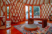 Nomad Yurts Hotel a 