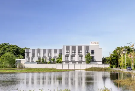 Gate43 Airport Hotel