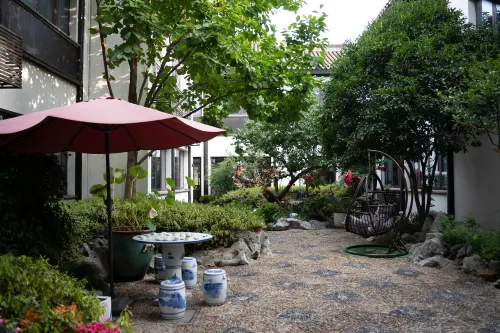 Loulan Courtyard Homestay (Suzhou Pingjiang Road Humble Administrator's Garden) - Inns