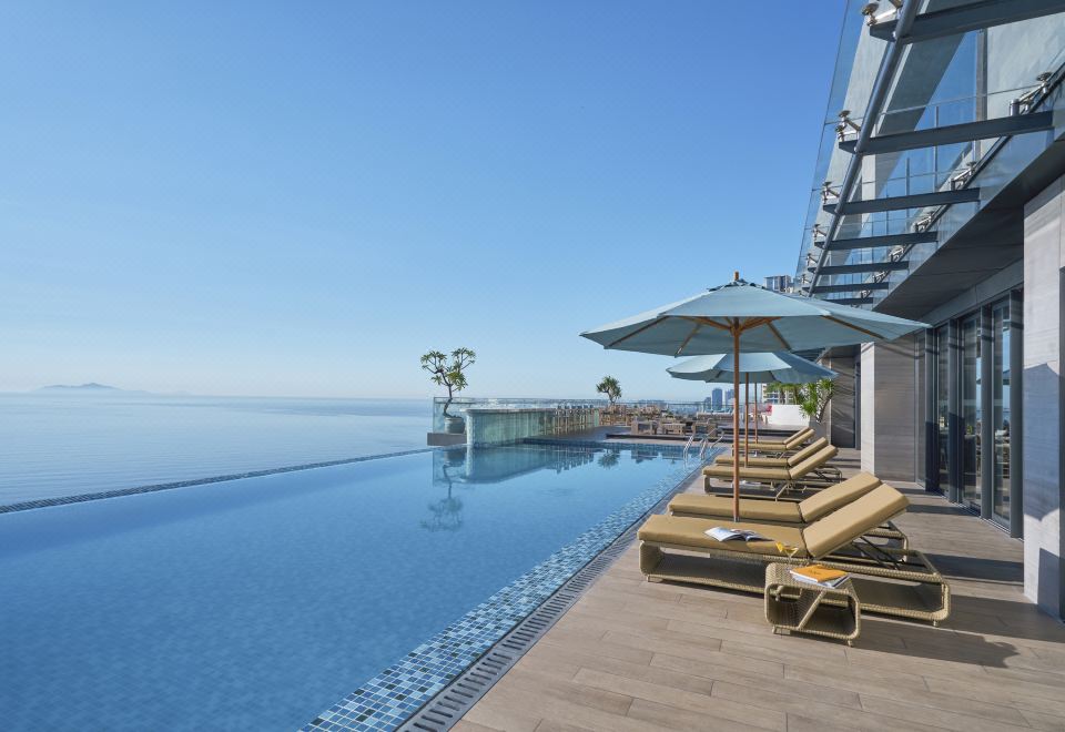 voco Ma Belle Danang beachfront resort hotel rooms