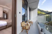 Heishui Noerski. Senyu Zhenxue | Forest Secret Mountain Wild Boutique Stay - Parvekkeita