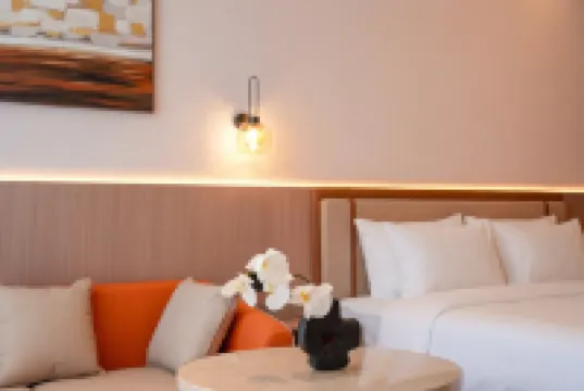 Lansheng Hotel (Xing Yi Jushan Square Mengle City Branch)