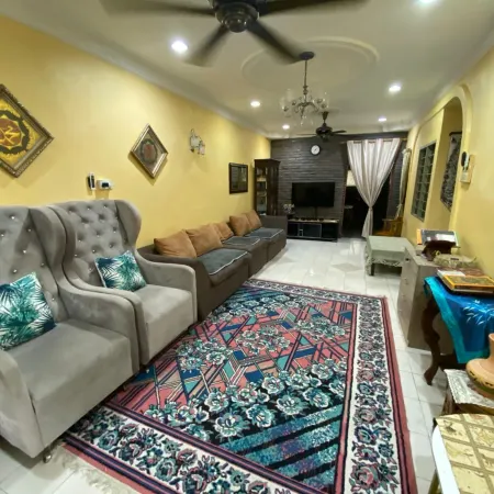 Anwar Kluang Homestay (Muslim Only)