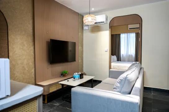 Kivana Suite by Ayuhouz