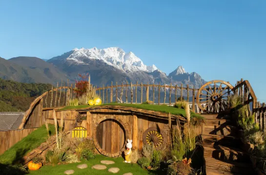 Yulong August Guanshanhai Light Luxury Homestay