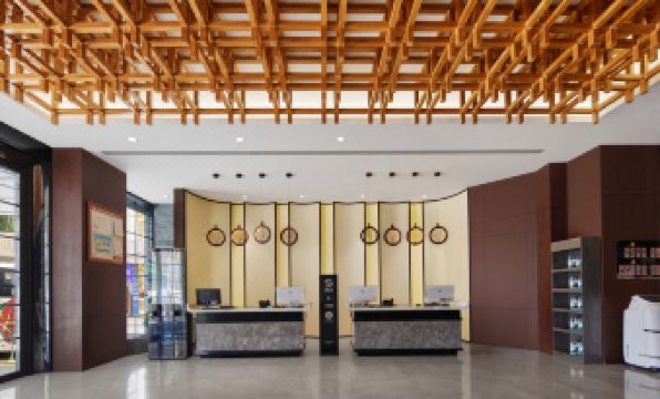 Rezen Donggu Hotel (Shenzhen Huaqiangbei Fuxing Metro Station)