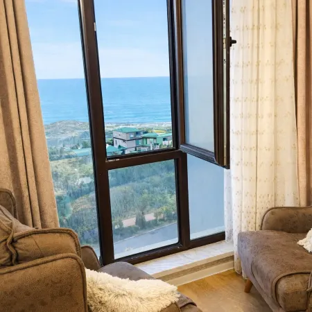 Cozy City Center Apartment with Full Sea View