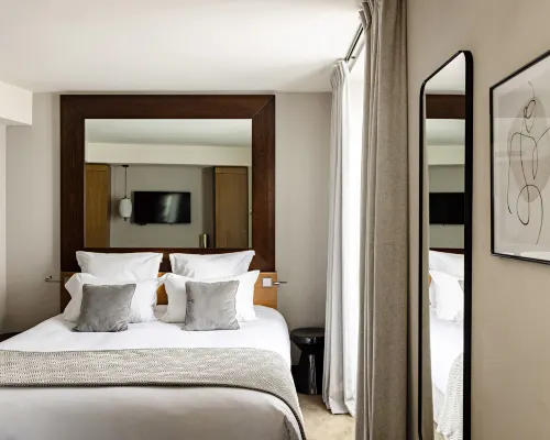 Holiday Inn Paris Palais de l'Elysee マリニー劇場周辺のホテル