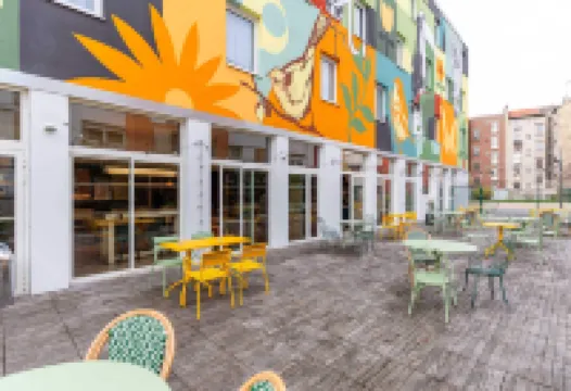 B&B Home Paris Mairie de Saint-Ouen Hotels near Blanche Metro Station