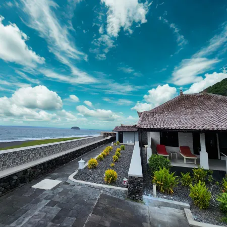 Bugbug Beach Resort: 2 Bedrooms Bungalow Отели рядом с достопримечательностью «Пляж Вайт-Сэнд»