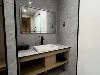 Fenghua Hotel (Guiyang Qingzhen Business College)