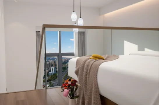Shuyi LOFT High-altitude Audio-visual Homestay (Sijiaying Subway Station) Hotels near Kunming Golden Temple