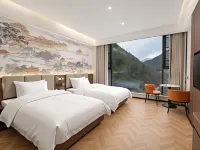 Qingge Bay Grand Hotel (Mugecuo Scenic Area) Hotels in Kangding