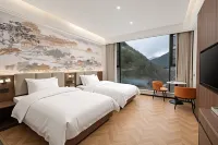 Qingge Bay Grand Hotel (Mugecuo Scenic Area)