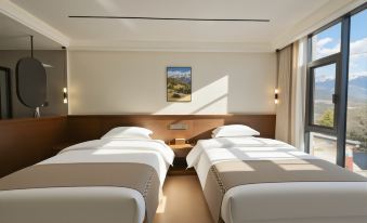 Feilai Business Hotel (Deqin Feilaisi Scenic Area)