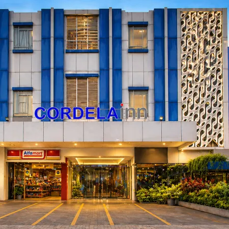 Cordela Inn Medan Отели рядом с достопримечательностью «Тамрин Плаза»