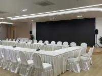Shengzhou Xingfu Wellness Center - parking