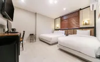 Changwon Myeongseodong Namuneulbo Hotel - พร้อมWifi