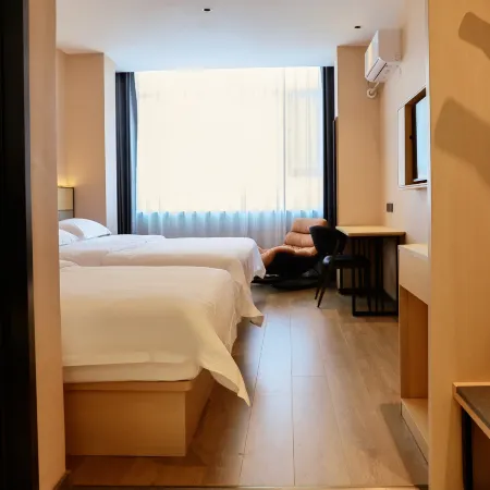 Tiantian Yuejing Hotel (Bayanhua Town)