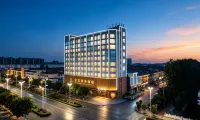 Huaxian Jinlong Business Hotel (Huayi High-speed Railway Station) - parking