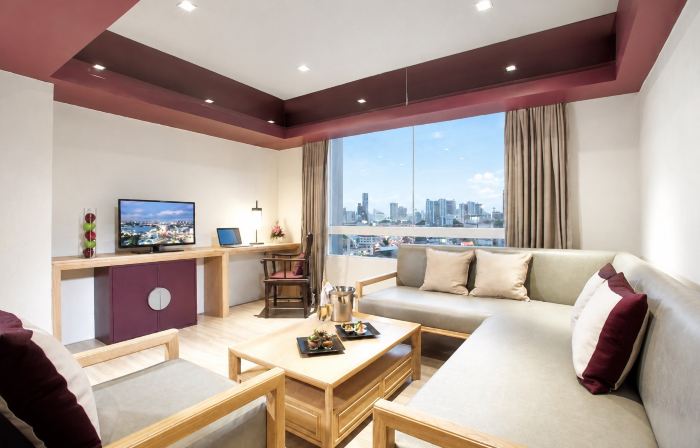 The Quarter Hualamphong by UHG