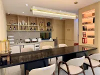 Caroline E-sports & Audio Visual Hotel (Tangshan Aegean Branch) - parking