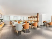 Vienna Hotel (Xiaojin County Meinuo Specialty Commercial Street) - sarapan