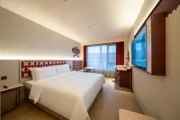 Hello Hotel(Huludao Xingcheng Ancient Town Scenic Area) - parking