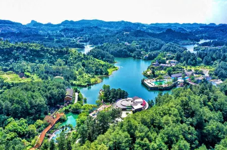 Howard Johnson Lake Serenity Hot Springs Hotel Neijiang Отели в г. Вэйюань