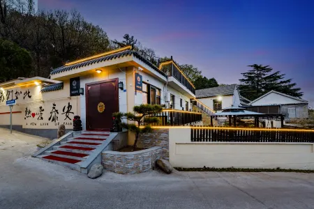 Floral Hotel · Taishan Oak Wei Hotel (Hongmen Mountain Entrance ） Отели рядом с достопримечательностью «Shandong Science and Technology University East Campus»