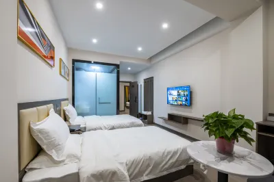 There is an inn Hotels near Kaihua Temple