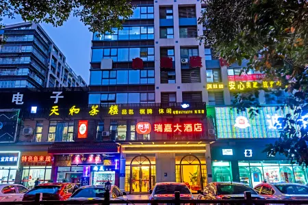 ruijiadajiud Отели рядом с достопримечательностью «Jiaolonggang Zhanshi Center»