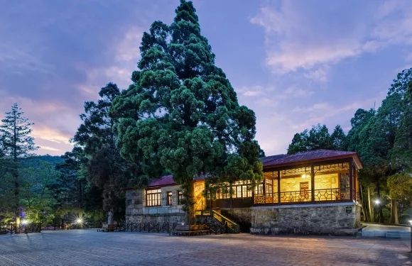 廬山長天崇雅山莊（廬山索道上站牯嶺街店）