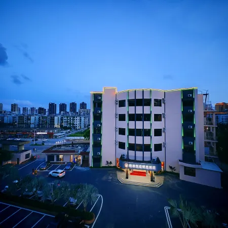 Greentre Carrey Collection Hotel (Pingsha) Отели рядом с достопримечательностью «Жухайский конный корт»