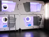 Hey Bear Capsule Hotel (Xinbei Taipei Bridge Metro Station) Hotel in zona Tempio di Yonglian