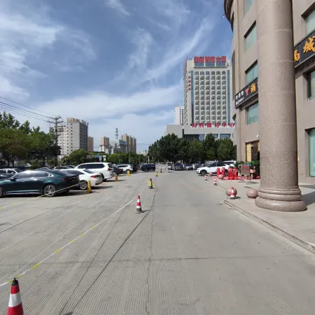 Minghua Hotel (Aksu Tianbai Fashion Shopping Center Xinglong Underground Street Branch)