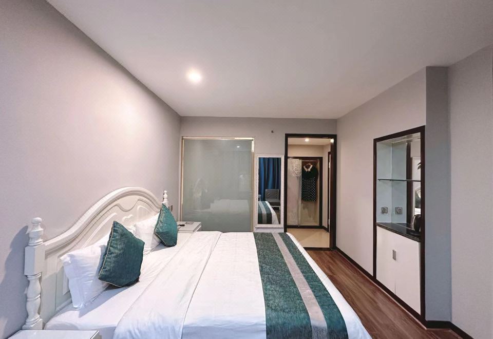 Ruixiang Business HotelOver view