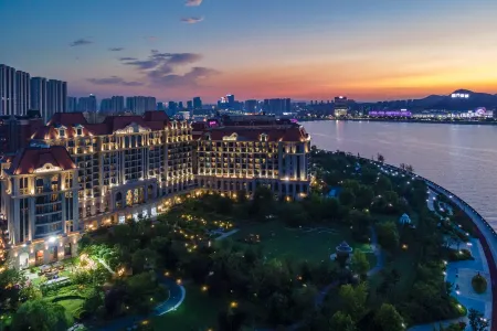 Steigenberger Qingdao Отели рядом с достопримечательностью «Lingshanwan Seaside Park»