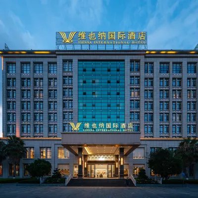 Vienna International Hotel (Baoshan High-speed Railway Station Wuyue Plaza) Hotels near Wofo Temple, Baoshan