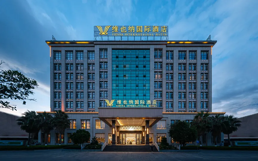 Vienna International Hotel (Baoshan High-speed Railway Station Wuyue Plaza)