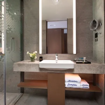 Hampton by Hilton Sanya Weiming Lake Park Отели рядом со станцией Yalongwan Railway Station