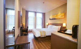 Home Inn Plus (Shanghai Wuning Road Metro Station Anyuan Road)