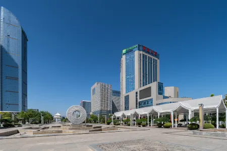 Yinchuan Holiday Inn Express Hotel (Yuehai Bay Central Business District Lanshan Park) Отели рядом со станцией Yinchuan Railway Station