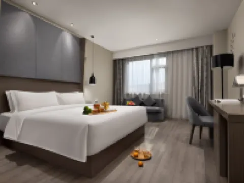 Suzhou City Holiday Hotel (Shiquan Street Wangshi Garden) Hotels near Guanqian Street